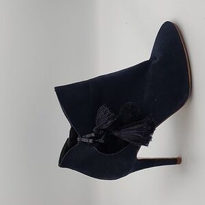 ZARA - Chic Navy Suede Ankle Boots with Stiletto Heels & Tassels, size 38